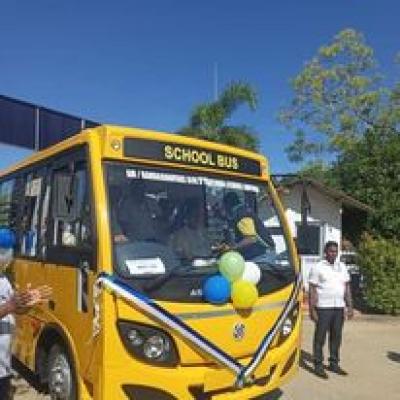 71 වන බස් රථය බණ්ඩාරනායක බාලිකා ජාතික පාසලට 